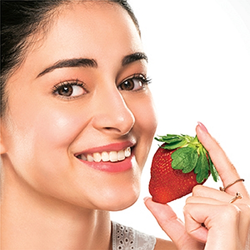 Lakme Blush & Glow Face Wash-Strawberry Blast - 100 g